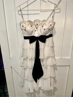 Paris Tony Bowls Beaded Strapless Formal Dress White Black Bow Size 2